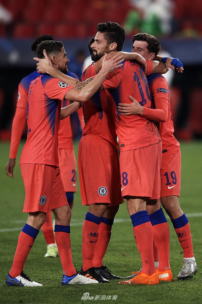 塞维利亚训练开放日；今晨单刀错失引欢呼；欧冠在即；心理建设被强调